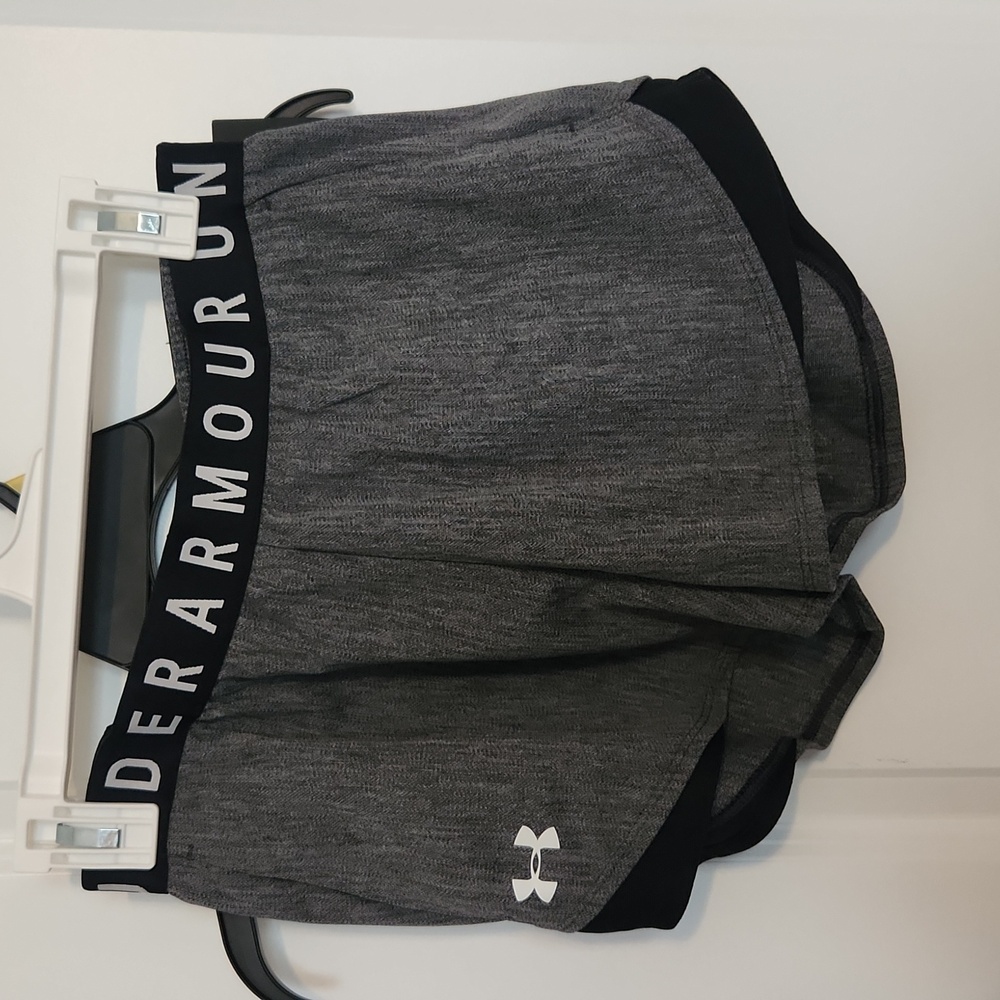 NWT womens under Armour grey shorts. Small - Picture 1 of 4